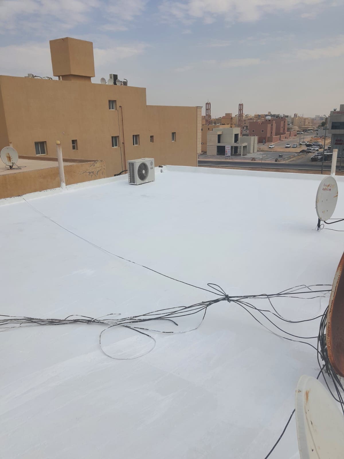 كشف ومعالجة التسربات بالرياض: مقارنة الكفاءة والتوفير السنوي في فواتير الكهرباء وأجهزة التكييف
